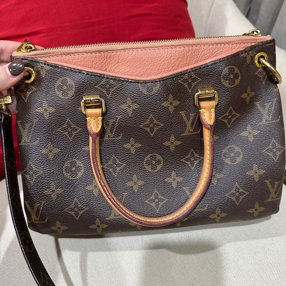 Louis Vuitton Brown Monogram Handbag - Picture 2 of 16